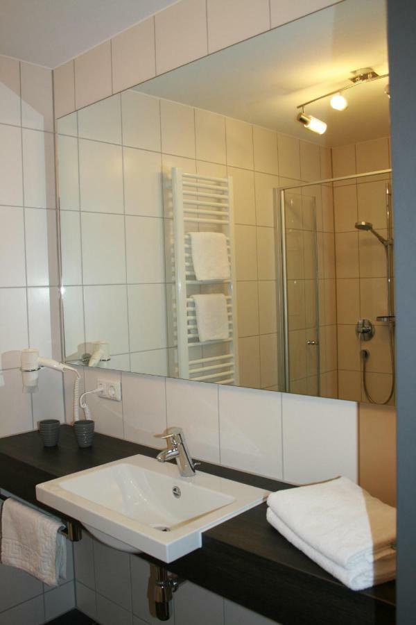 Gasthof Zum Schwanen Kleinostheim Bagian luar foto