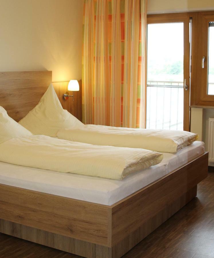 Gasthof Zum Schwanen Kleinostheim Bagian luar foto